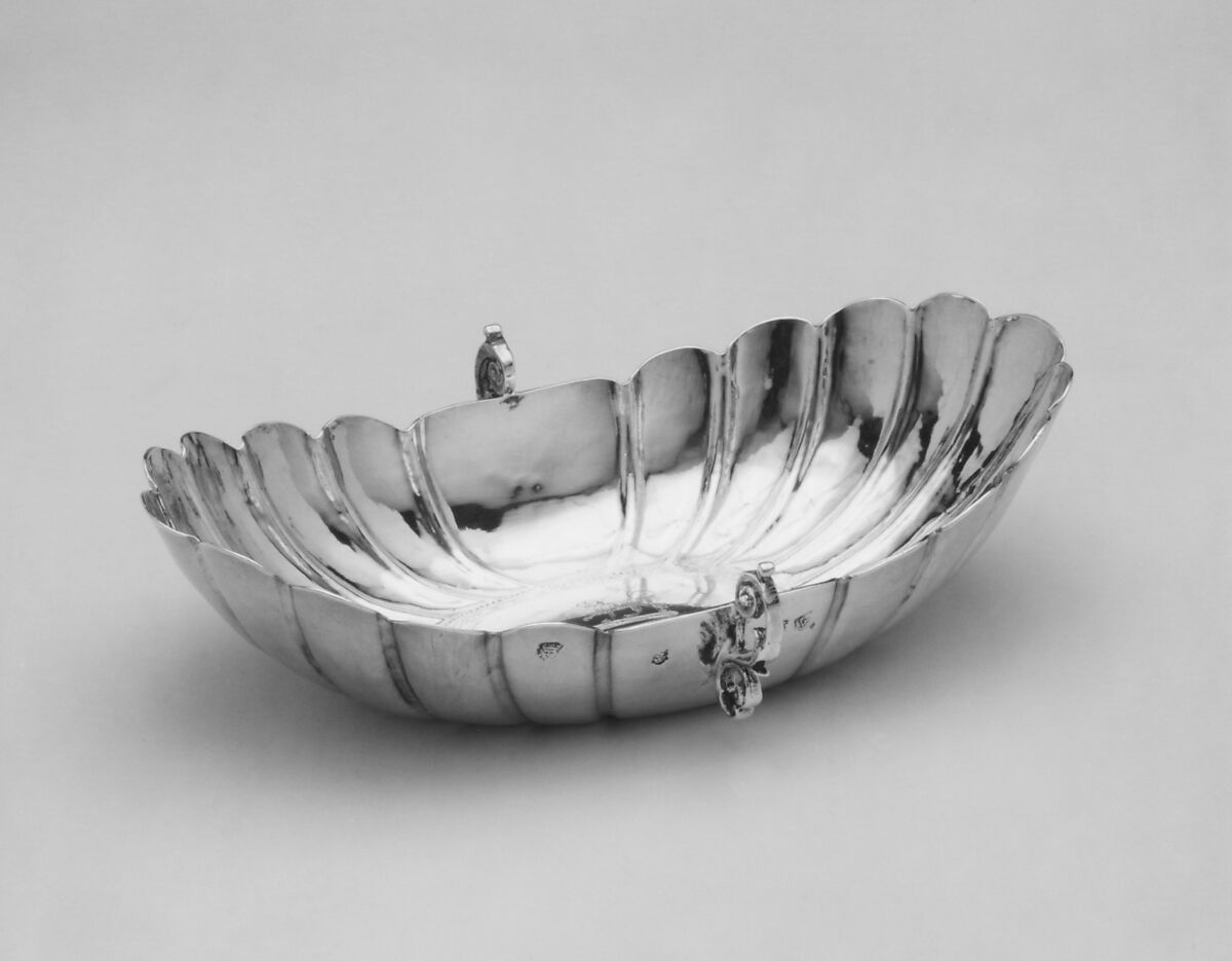 Sweetmeat dish, S. W., London (ca. 1625–1637), Silver, British, London 