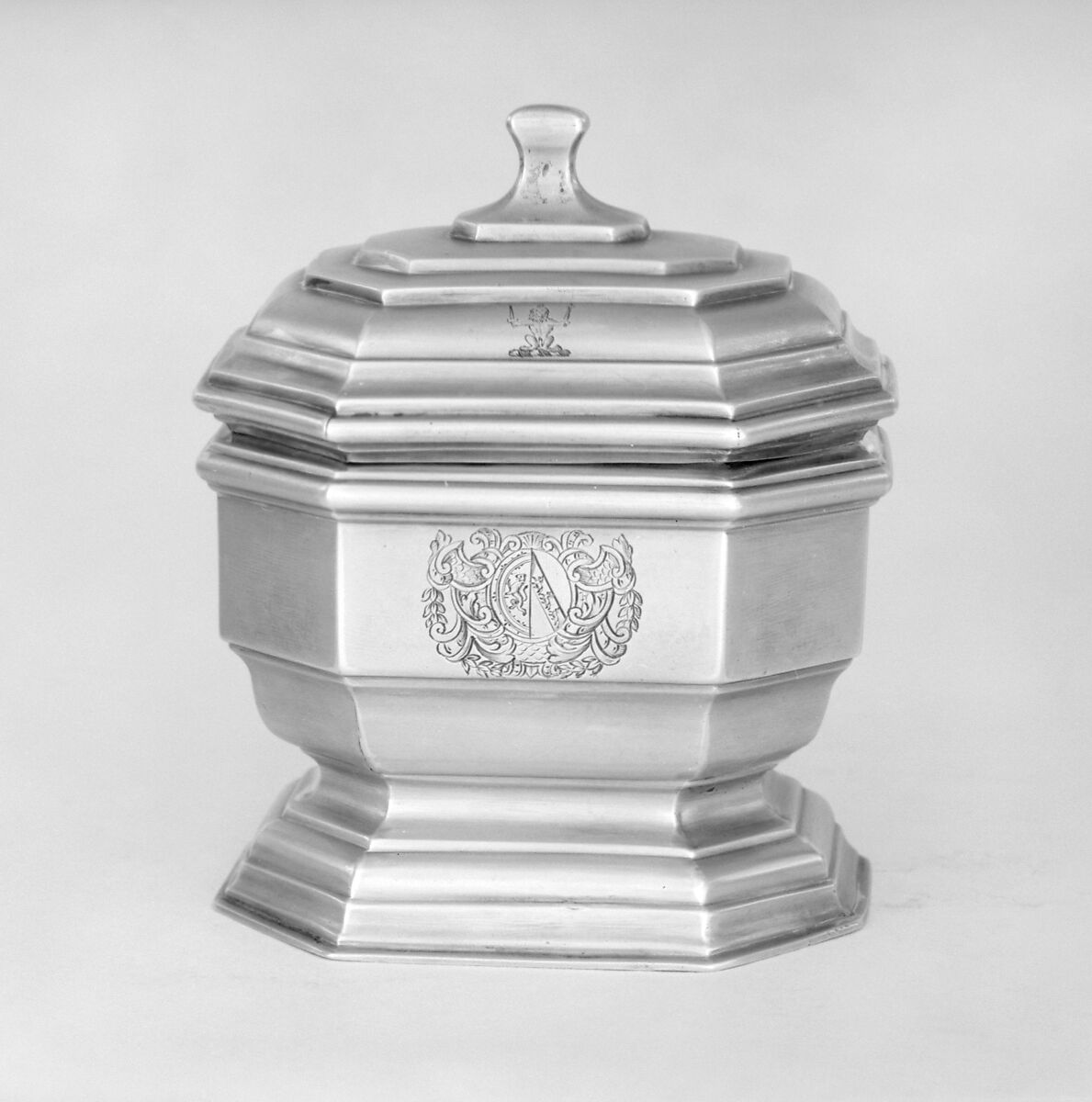 Sugar box, Ebenezer Roe (entered 1709), Silver, British, London 