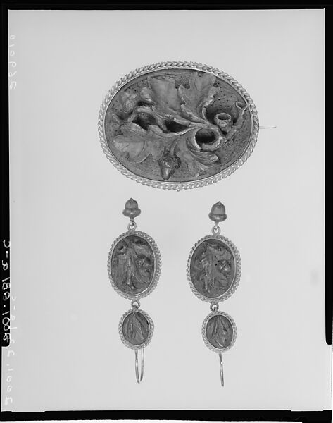 Earrings, Tiffany &amp; Co. (1837–present), Oak and gold, American