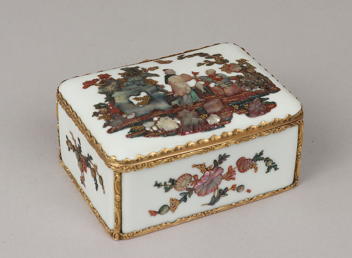 Snuffbox, Meissen Manufactory (German, 1710–present), Hard-paste porcelain, gold, mother-of-pearl, German, Meissen 