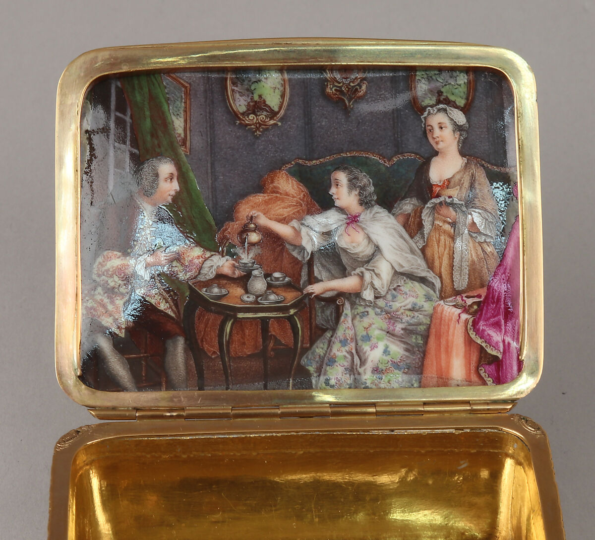 Snuffbox, Meissen Manufactory (German, 1710–present), Hard-paste porcelain, gold, mother-of-pearl, German, Meissen