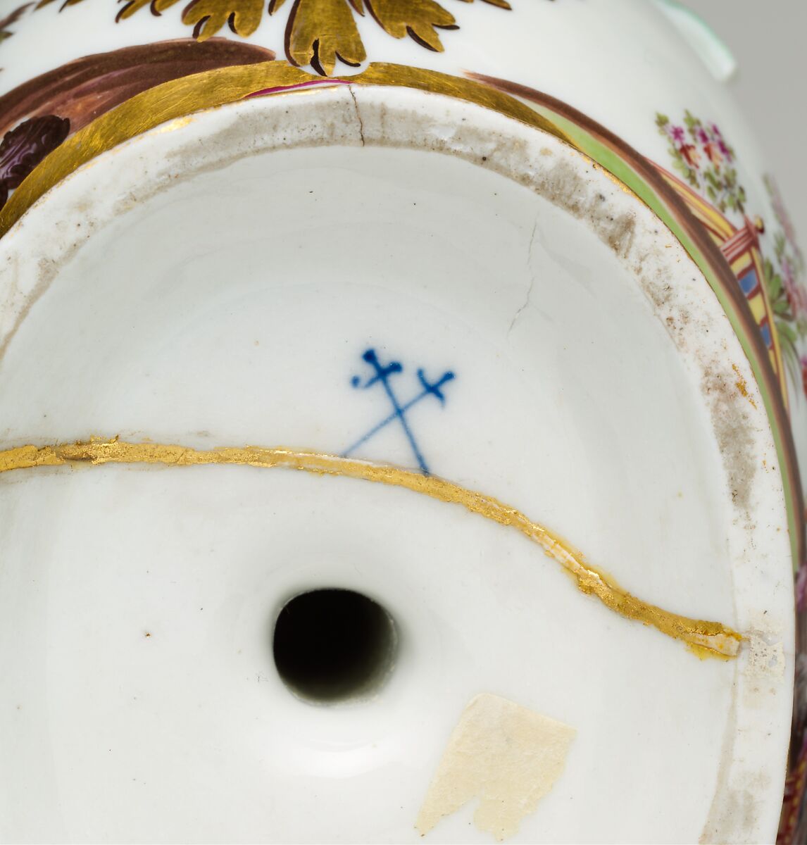 Wine pot in the shape of a peach (cadogan type), Meissen Manufactory (German, 1710–present), Hard-paste porcelain decorated in polychrome enamels, gold, German, Meissen