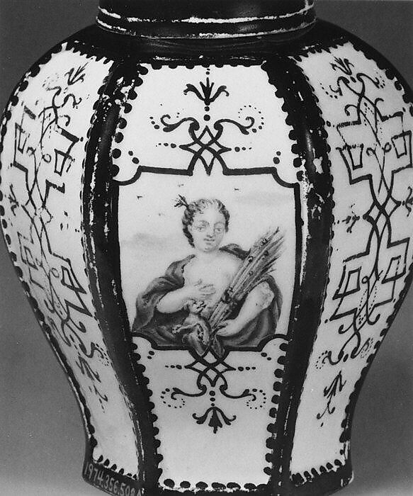 Tea caddy (part of a service), Meissen Manufactory (German, 1710–present), Hard-paste porcelain, German, Meissen with German, Augsburg decoration