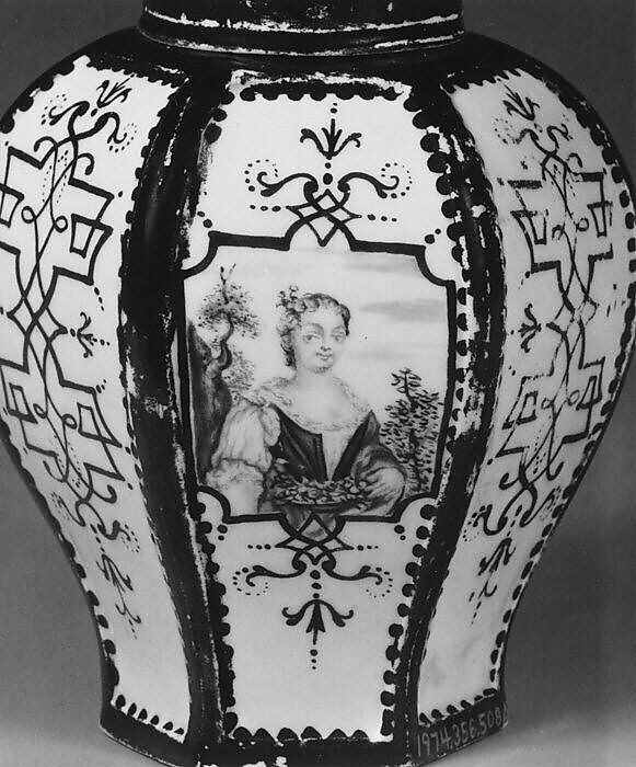 Tea caddy (part of a service), Meissen Manufactory (German, 1710–present), Hard-paste porcelain, German, Meissen with German, Augsburg decoration