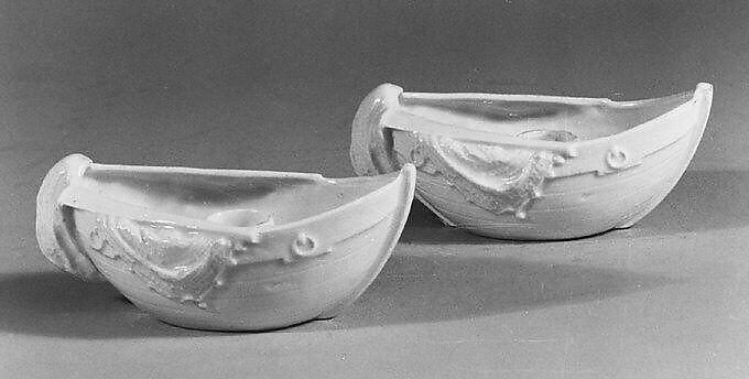 Pair of boat-shaped candlesticks, Hard-paste porcelain, German 