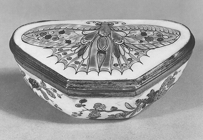 Snuffbox, Saint-Cloud factory (French, mid-1690s–1766), Soft-paste porcelain, gilt copper, French, Saint-Cloud 
