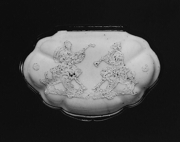 Snuffbox, Soft-paste porcelain, French, Saint-Cloud