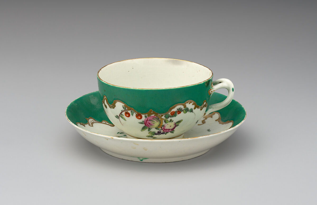 Saucer (part of a service), Worcester factory (British, 1751–2008), Soft-paste porcelain, British, Worcester