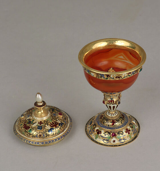 Small cup with cover, Agate, gold, enamel, jewels, European