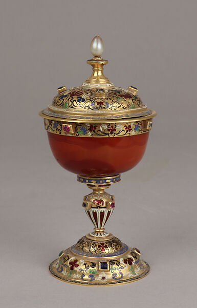 Small cup with cover, Agate, gold, enamel, jewels, European