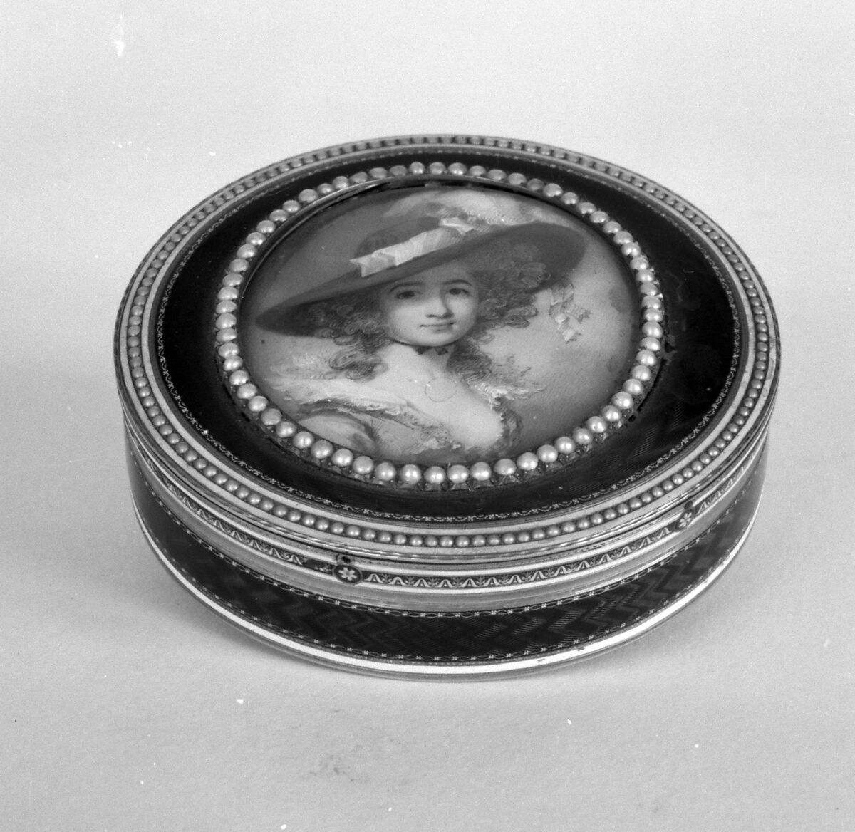Snuffbox with portrait of a woman, G.R.C. (Swiss), Gold, enamel, pearls; ivory, Swiss 