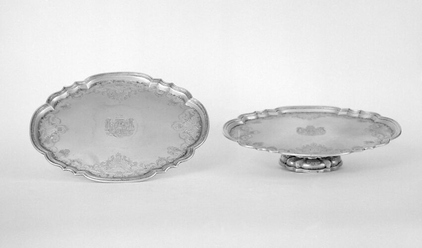 Oval salver (one of a pair)