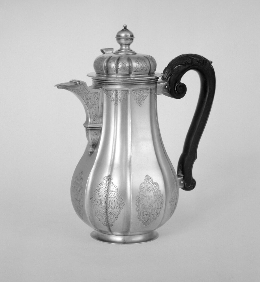 Chocolate pot, Esaias Busch III (German, 1676–1759, master 1704), Gilt silver, wood, German, Augsburg
