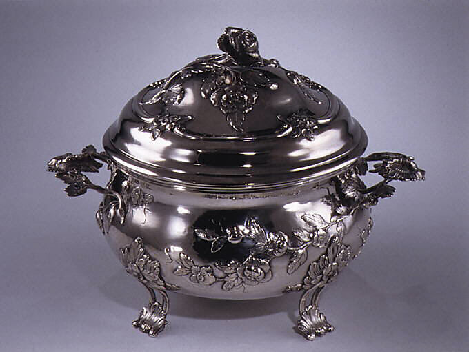 Circular tureen with cover, Hermann Neupert II (German, Neupert 1727–1807 Neupert), Silver, German, Norden (Ostfriesland) 