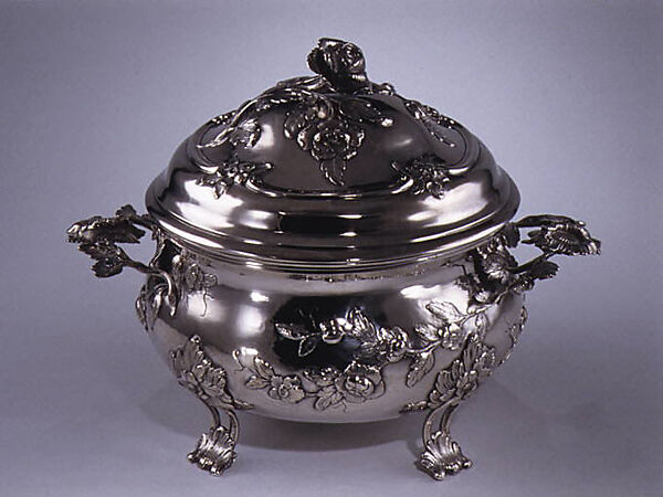 Circular tureen with cover