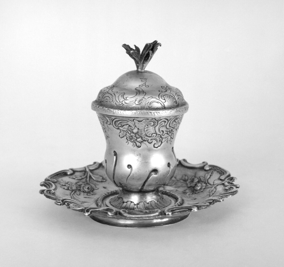 Urn-shaped inkwell with cover on stand, Abraham Drentwett IV (1711–1785, master 1741), Silver gilt, German, Augsburg 