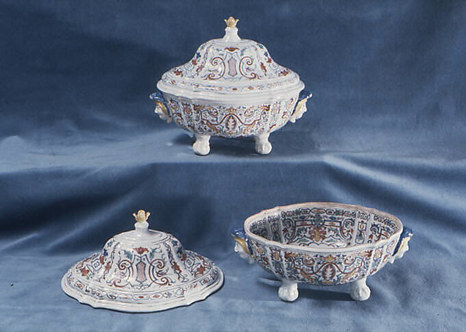 Tureen (one of a pair), Hard-paste porcelain, Chinese, for Continental European, probably Portuguese, market