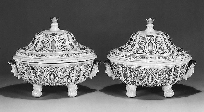 Tureen (one of a pair), Hard-paste porcelain, Chinese, for Continental European, probably Portuguese, market