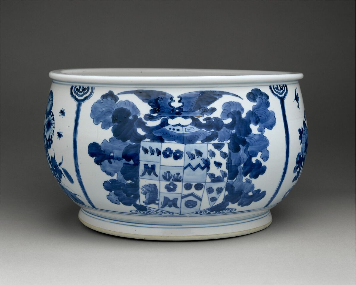 Planter with the Johnson coat of arms, Hard-paste porcelain, Chinese, for British market 