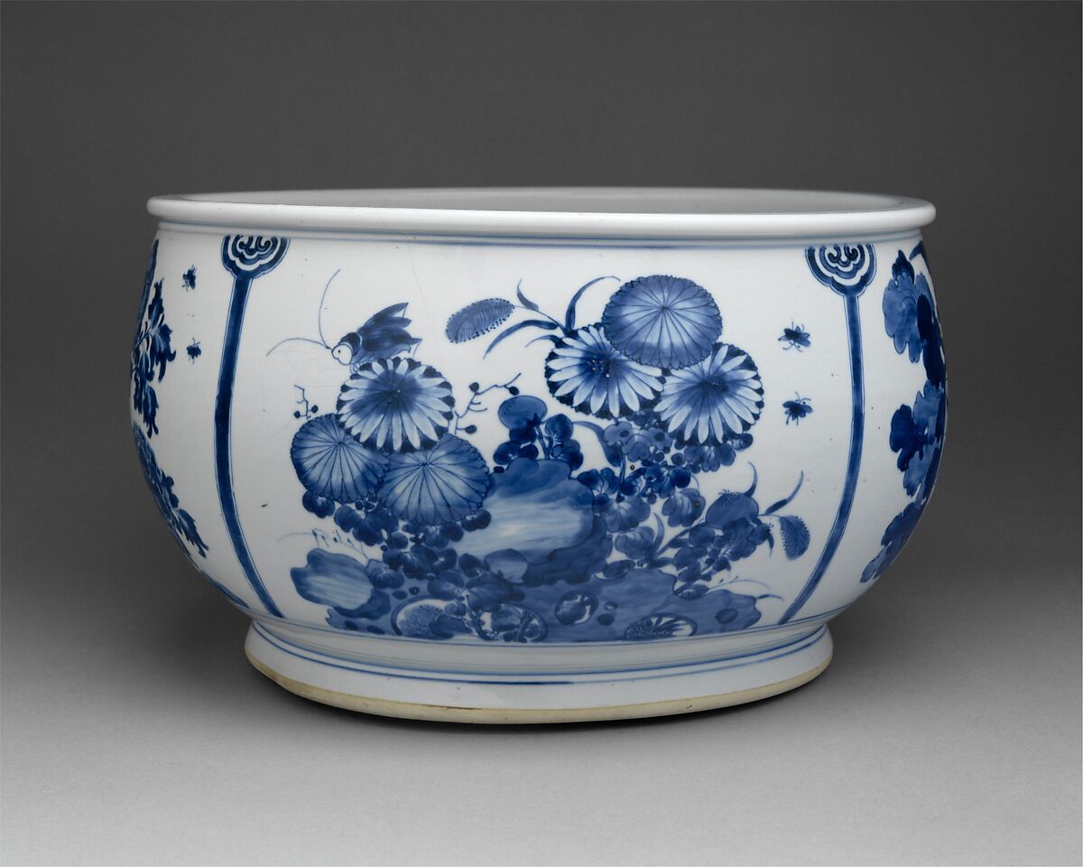 Planter with the Johnson coat of arms, Hard-paste porcelain, Chinese, for British market