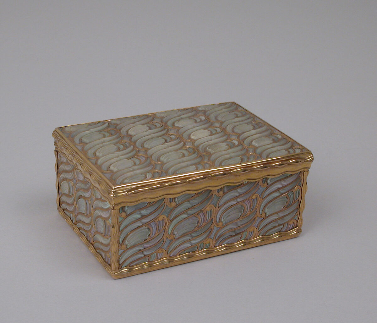 Snuffbox, Gold, mother-of-pearl, French, Paris 