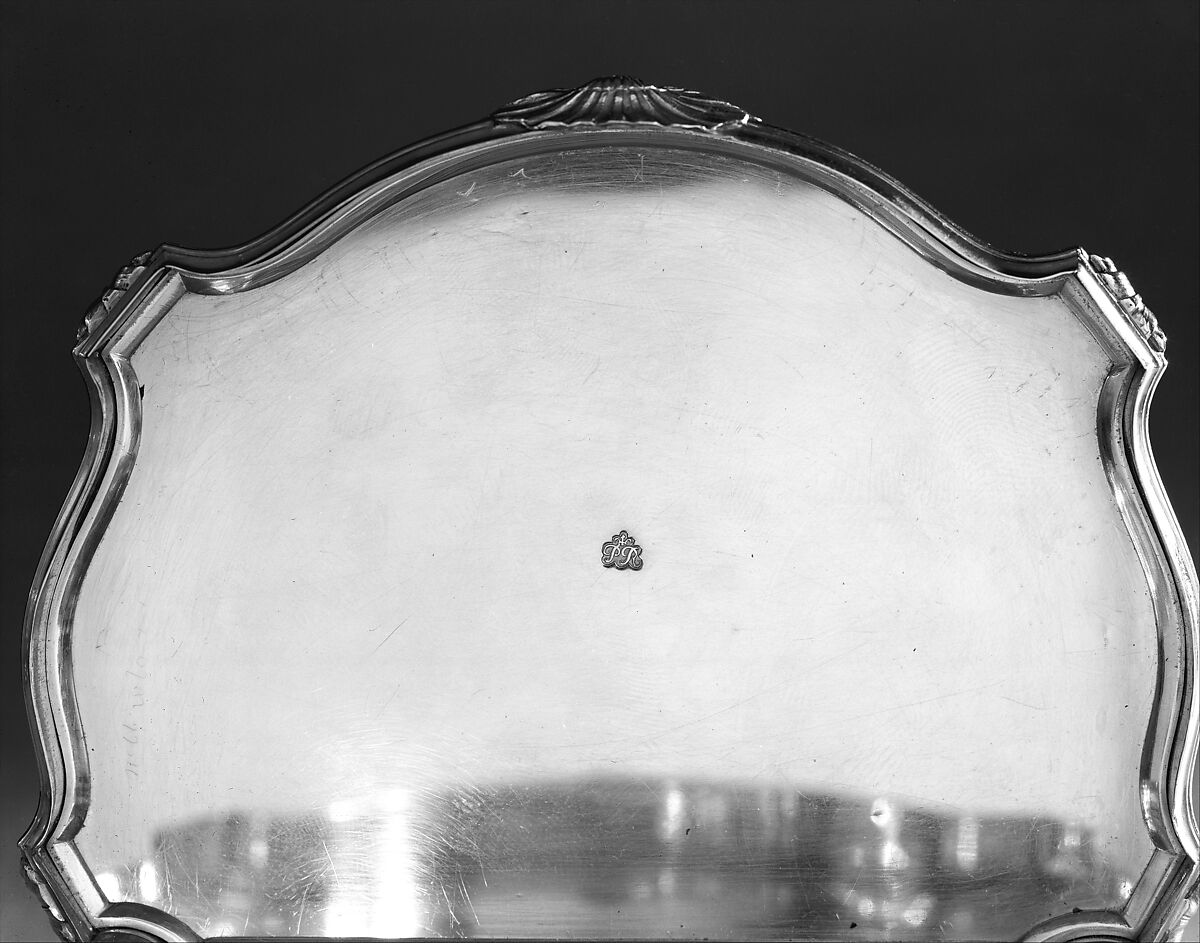 Box with scene depicting Roman hero Gaius Mucius Scaevola before the Etruscan king Lars Porsena, P R (British, early-mid 18th century), Gold, British, London