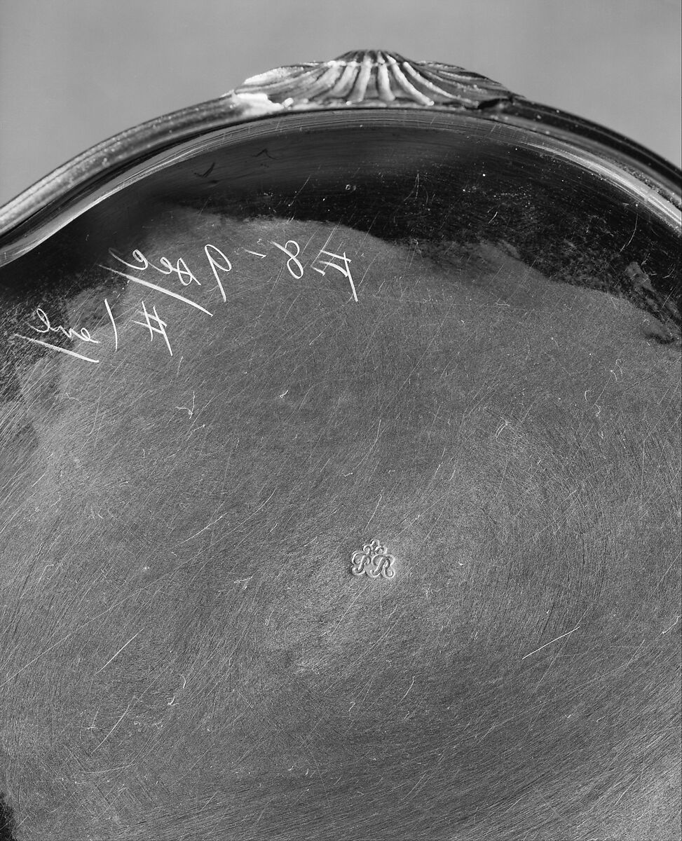 Box with scene depicting Roman hero Gaius Mucius Scaevola before the Etruscan king Lars Porsena, P R (British, early-mid 18th century), Gold, British, London