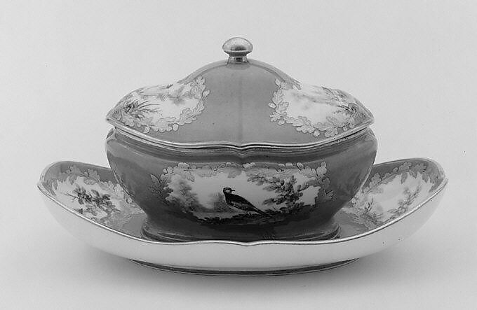 Sugar bowl with cover (sucrier de Monsieur le Premier) (one of a pair) (part of a service), Sèvres Manufactory (French, 1740–present), Soft-paste porcelain, French, Sèvres 