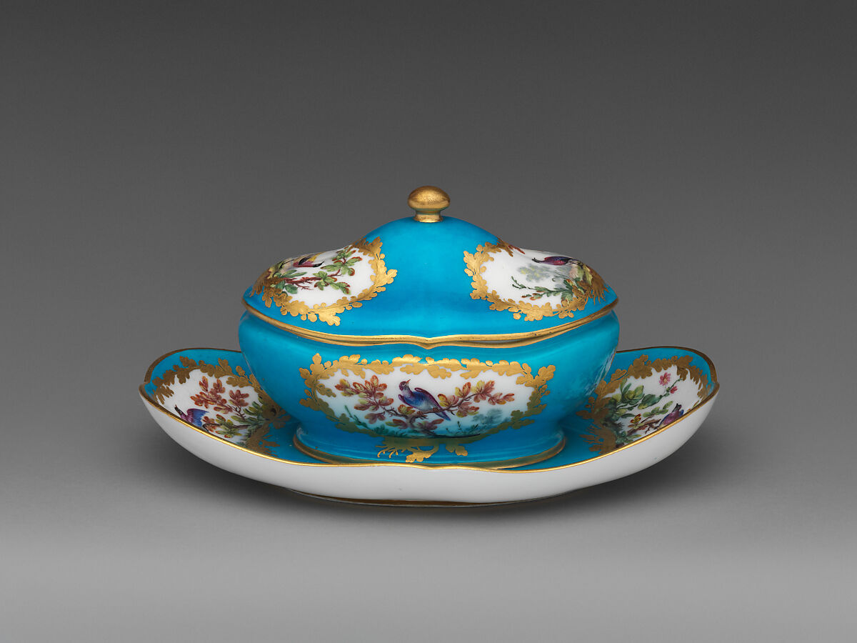 Sugar bowl with cover (sucrier de Monsieur le Premier) (one of a pair) (part of a service), Sèvres Manufactory (French, 1740–present), Soft-paste porcelain, French, Sèvres 