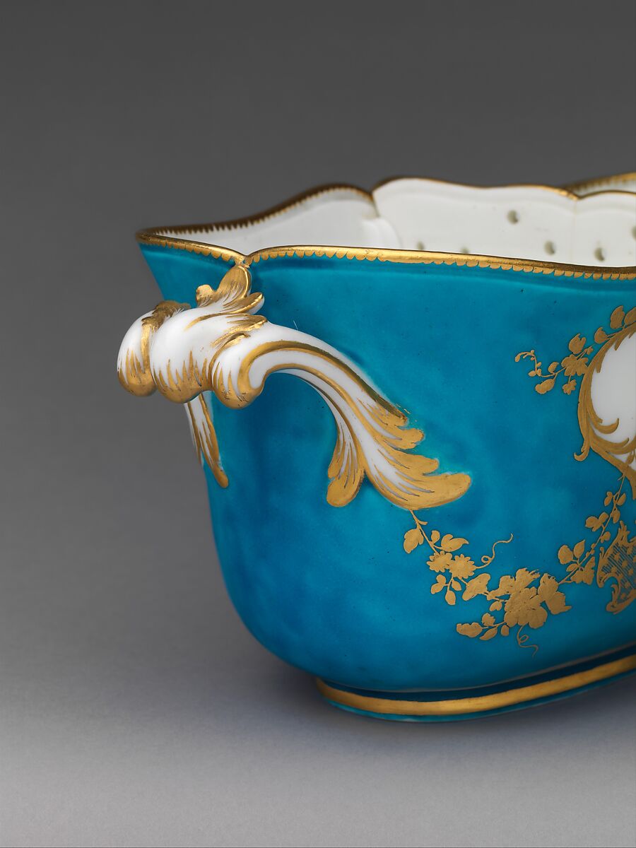 Liqueur bottle cooler (seau ovale à liqueur), Vincennes Manufactory (French, ca. 1740–1756), Soft-paste porcelain, French, Vincennes