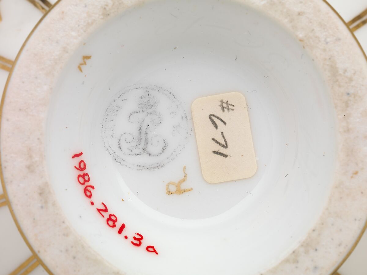 Sugar bowl (pot à sucre ovoïde), Sèvres Manufactory (French, 1740–present), Hard-paste porcelain decorated in polychrome enamels, gold, French, Sèvres