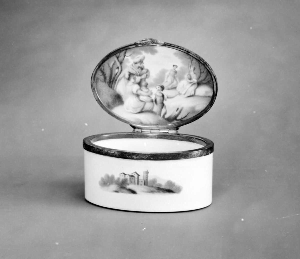 Snuffbox, Real Fabrica de Buen Retiro (Spanish), Soft-paste porcelain, gold, Spanish, Madrid (Buen Retiro) 