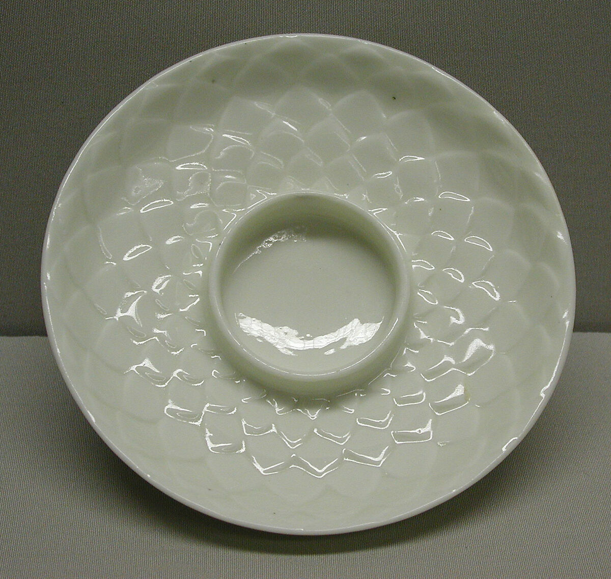 Saucer, Saint-Cloud factory (French, mid-1690s–1766), Soft-paste porcelain, French, Saint-Cloud