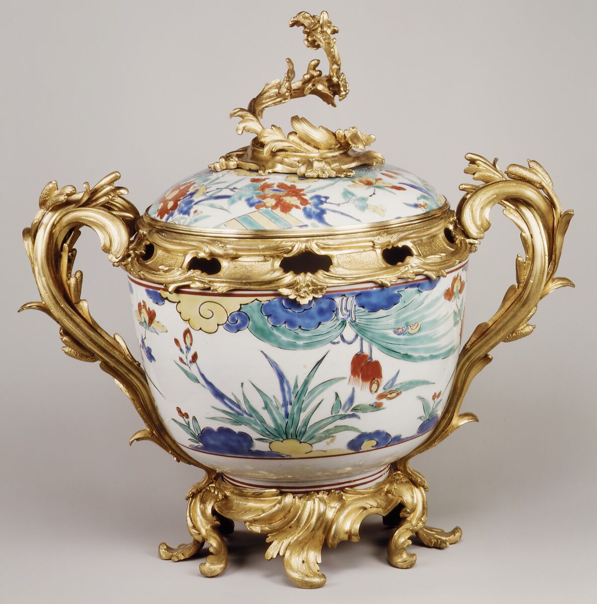 Potpourri bowl with cover (one of a pair), Hard-paste porcelain, gilt-bronze mounts, Japanese with French mounts
