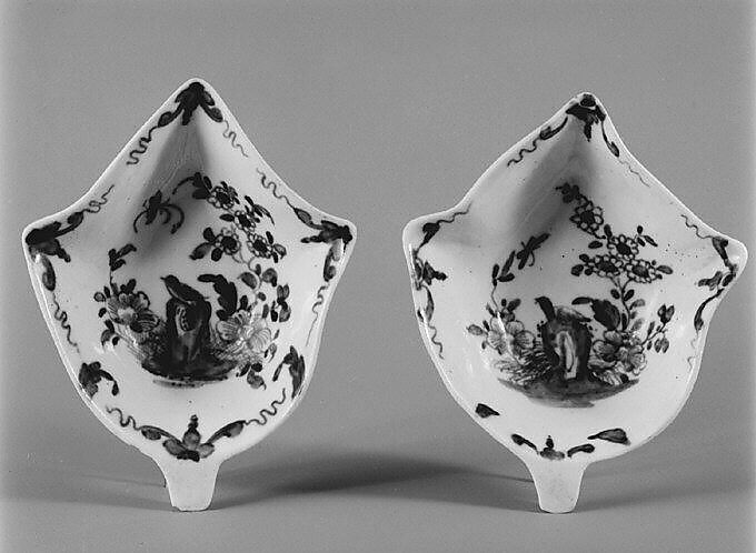 Pair of dishes, Worcester factory (British, 1751–2008), Soft-paste porcelain, British, Worcester 