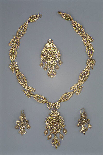 Parure comprised of a necklace, two pendants, and a pair of earrings (assembled), Gold, diamonds, Portuguese or Spanish 