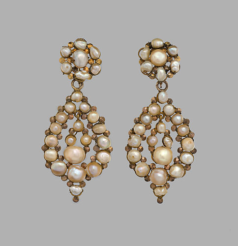Pair of earrings