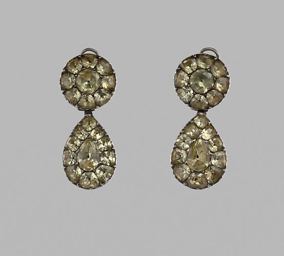 Pair of earrings