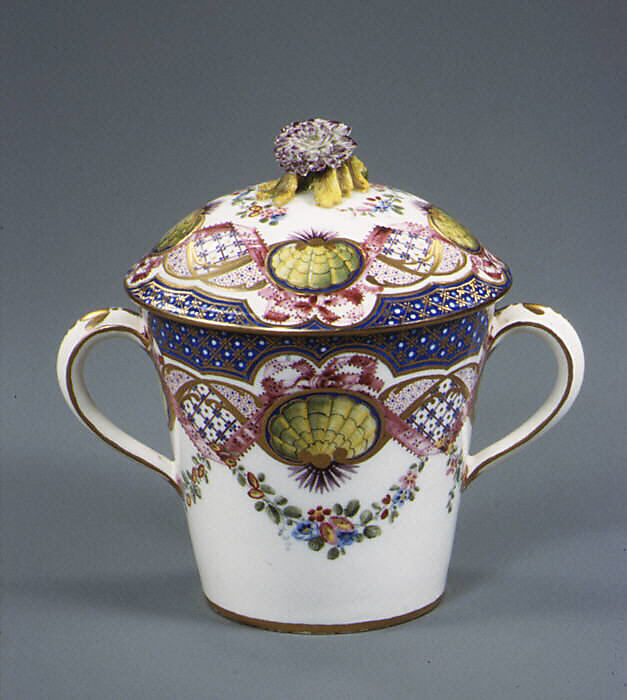 Cup with cover and tray (gobelet à lait et corbeille carré), Sèvres Manufactory (French, 1740–present), Soft-paste porcelain, French, Sèvres