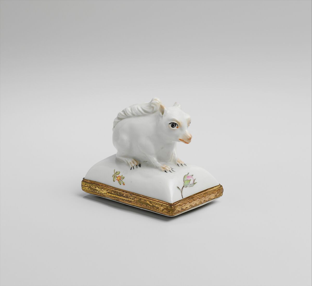 Snuffbox in the form of a squirrel, Johann Andreas Bechdolff (German), Hard-paste porcelain, copper gilt, German, Schrezheim 