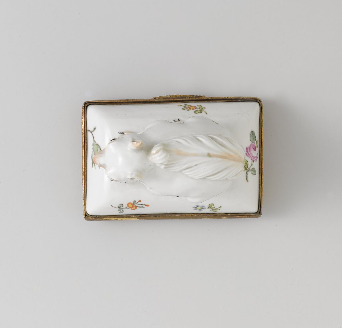 Snuffbox in the form of a squirrel, Johann Andreas Bechdolff (German), Hard-paste porcelain, copper gilt, German, Schrezheim