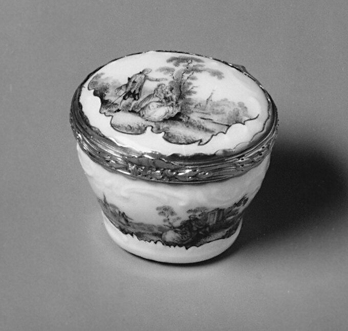 Thimble case, Meissen Manufactory (German, 1710–present), Hard-paste porcelain, gold, German, Meissen 
