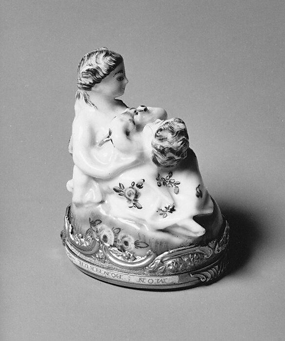 Snuffbox or patchbox, Saint James&#39;s Factory (British, ca. 1748/49–1760), Soft-paste porcelain, agate, gold, British, London 