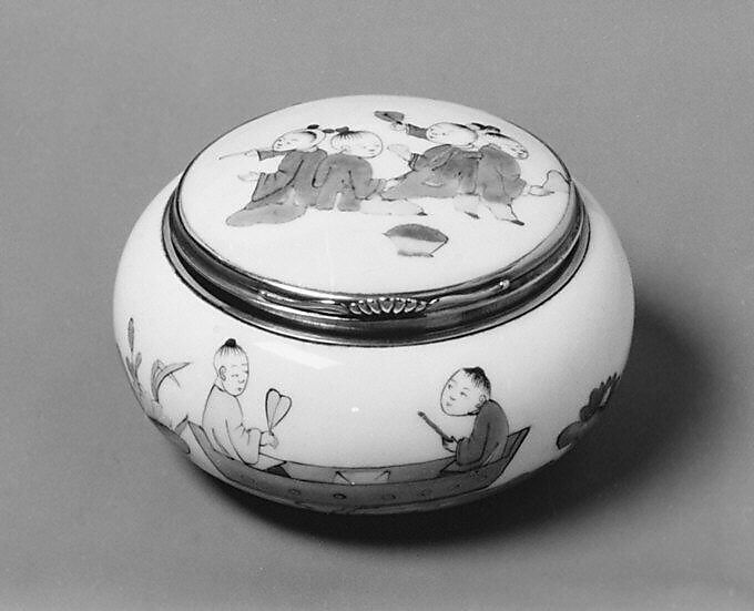 Snuffbox, Meissen Manufactory (German, 1710–present), Hard-paste porcelain, gold, German, Meissen 