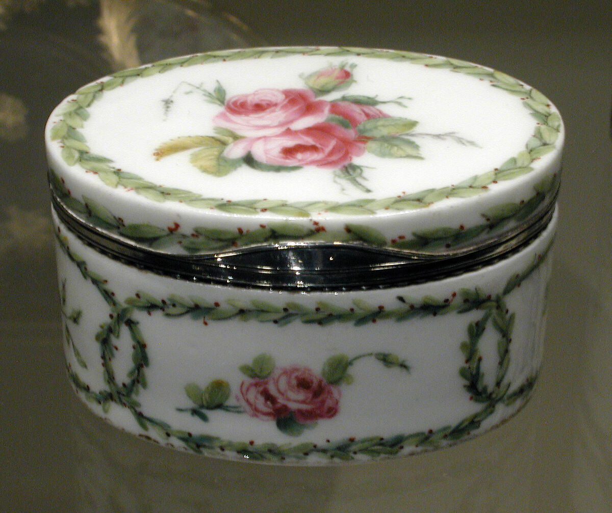 Snuffbox, Sèvres Manufactory (French, 1740–present), Soft-paste porcelain, silver, French, Sèvres 