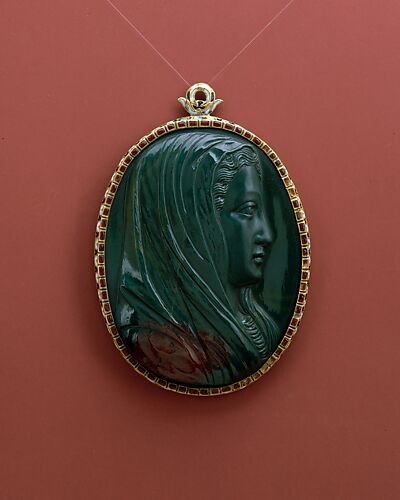 Pendant with head of the Virgin