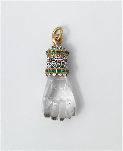 Pendant in the form of a hand