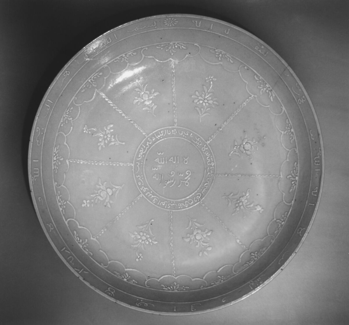 Dish, Hard-paste porcelain, Chinese, for Near Eastern market