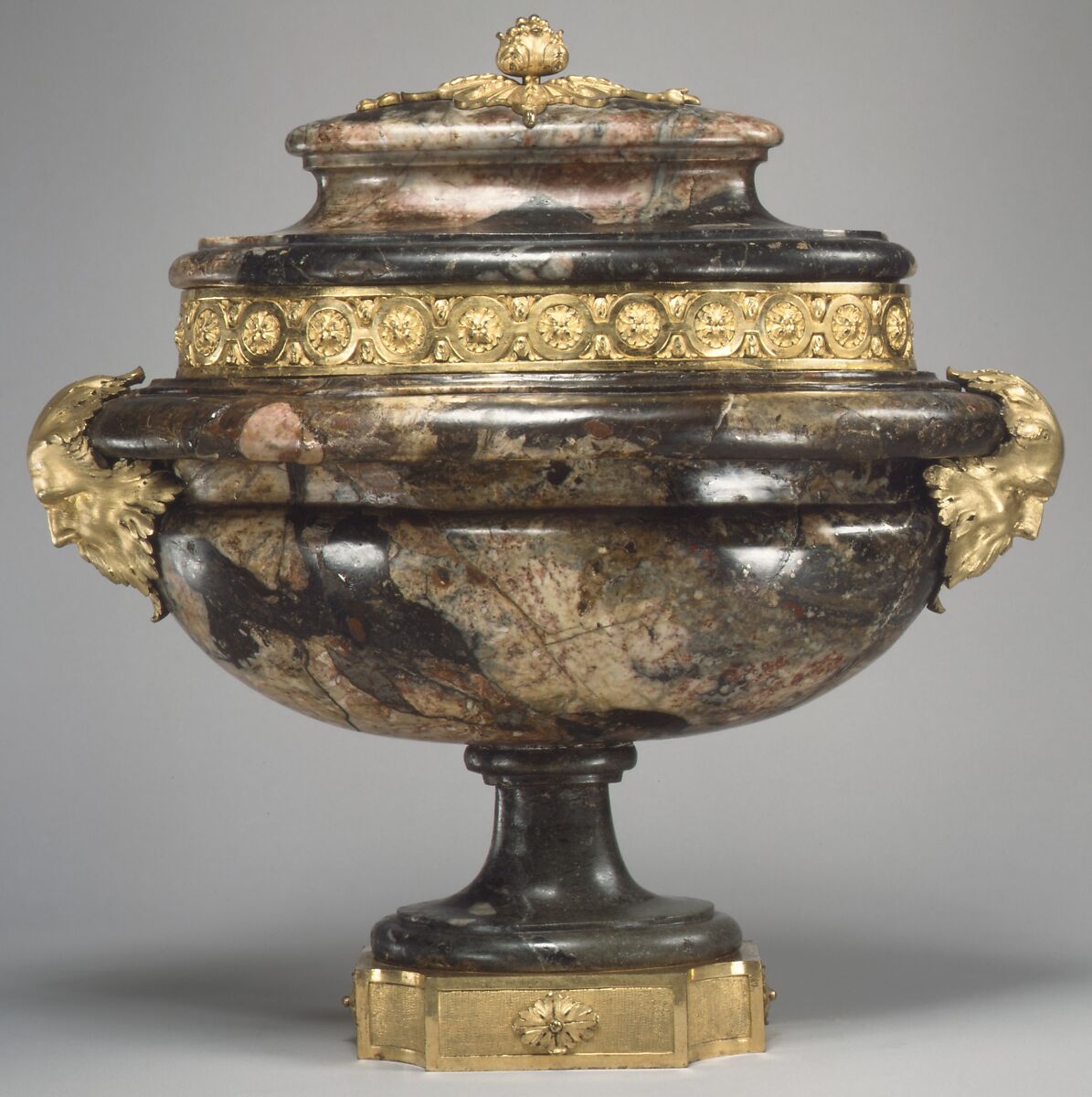 Pair of urns with covers, Marble (brèche violette), gilt bronze, French
