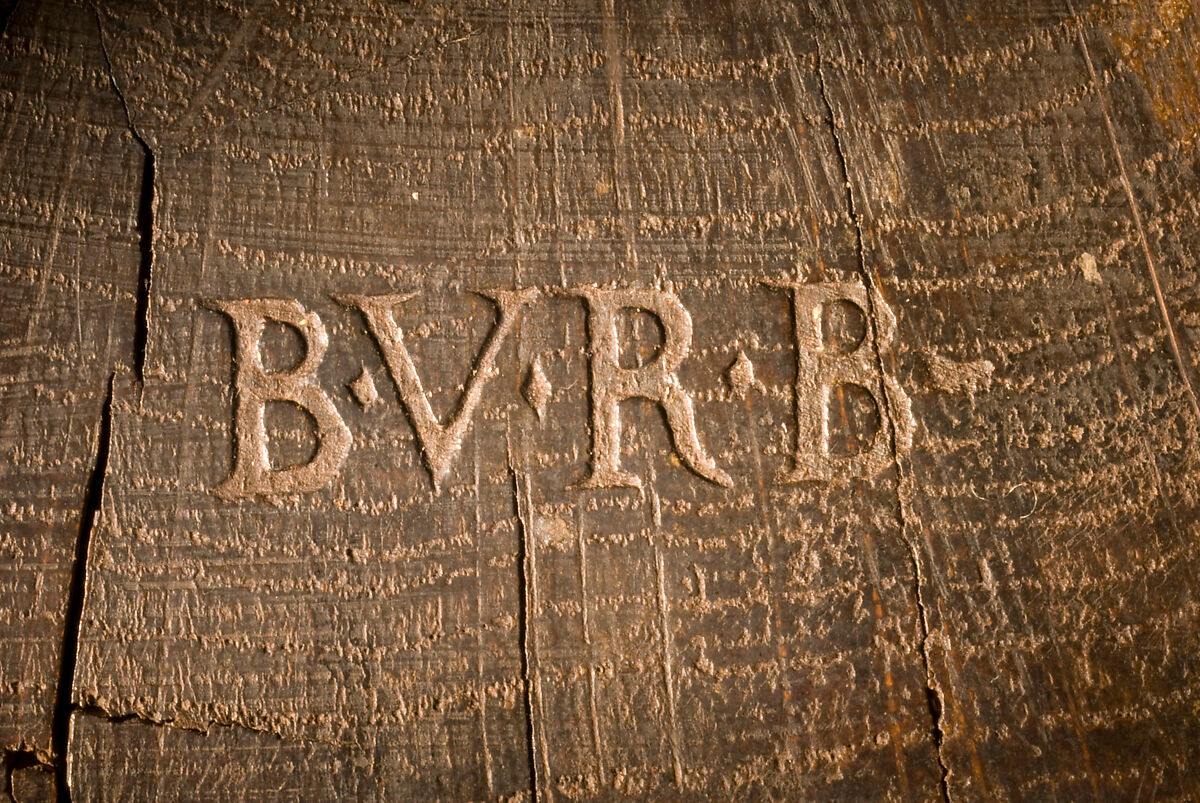 Corner cabinet (encoignure) (one of a pair), Bernard II van Risenburgh (ca. 1696–ca. 1767), Oak veneered with ebony and Coromandel lacquer, cherry wood, and purplewood; gilt-bronze mounts; brocatelle marble top, French, Paris